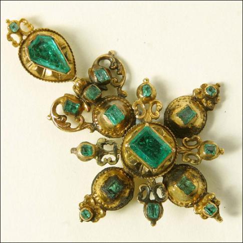 Gold crucifix, incrusted with emeralds !